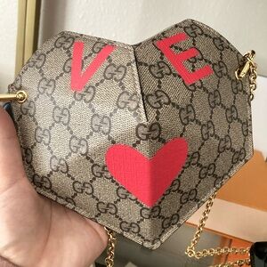 Like new Gucci Beige GG Canvas Heart Crossbody with Red Accents
